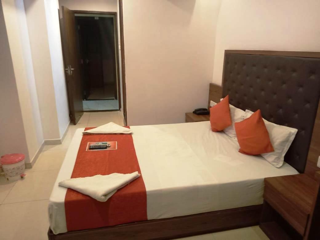 Sai Deep Lodging Navi Mumbai Exteriör bild